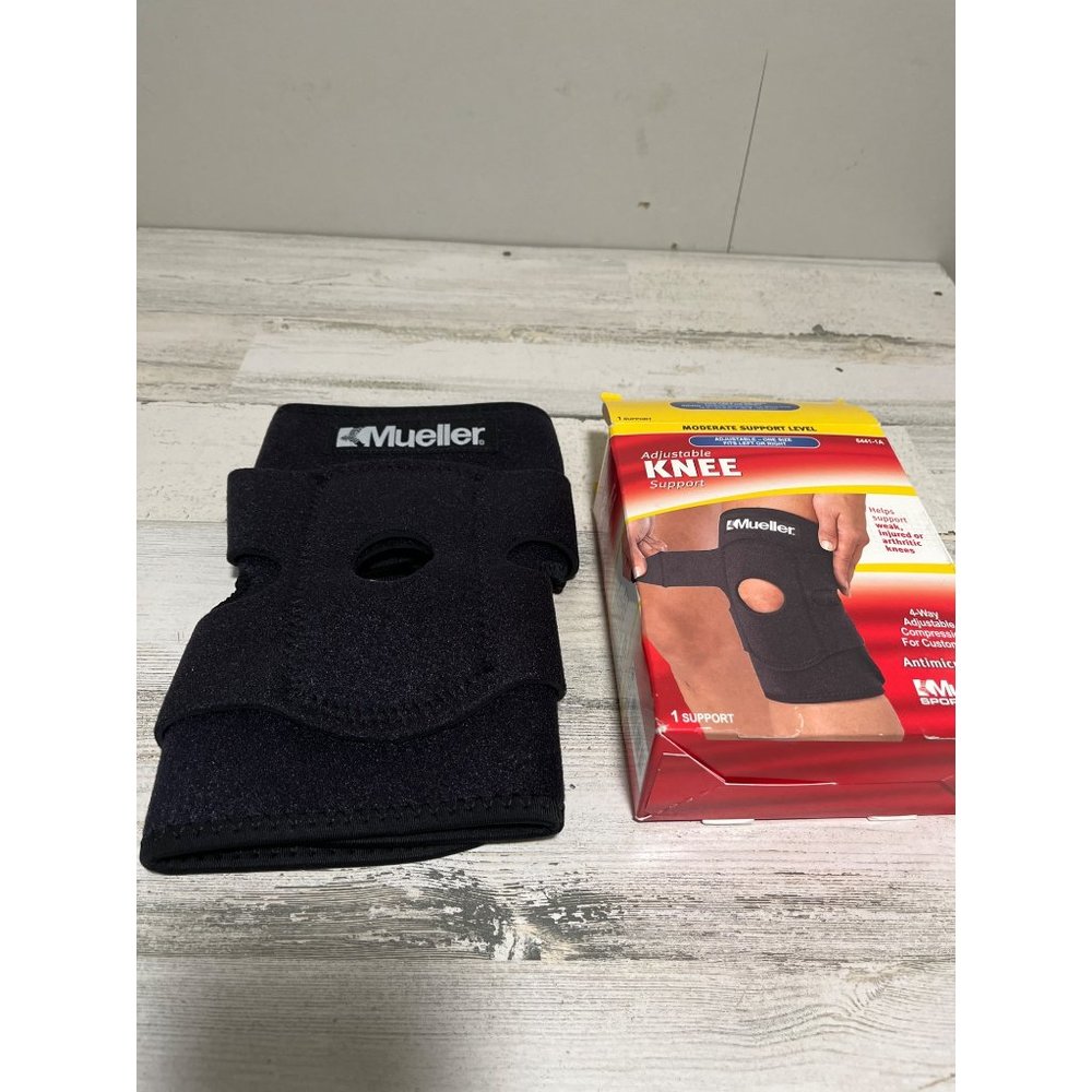 Mueller Sport Care antimicrobial 4-way adjustable knee support